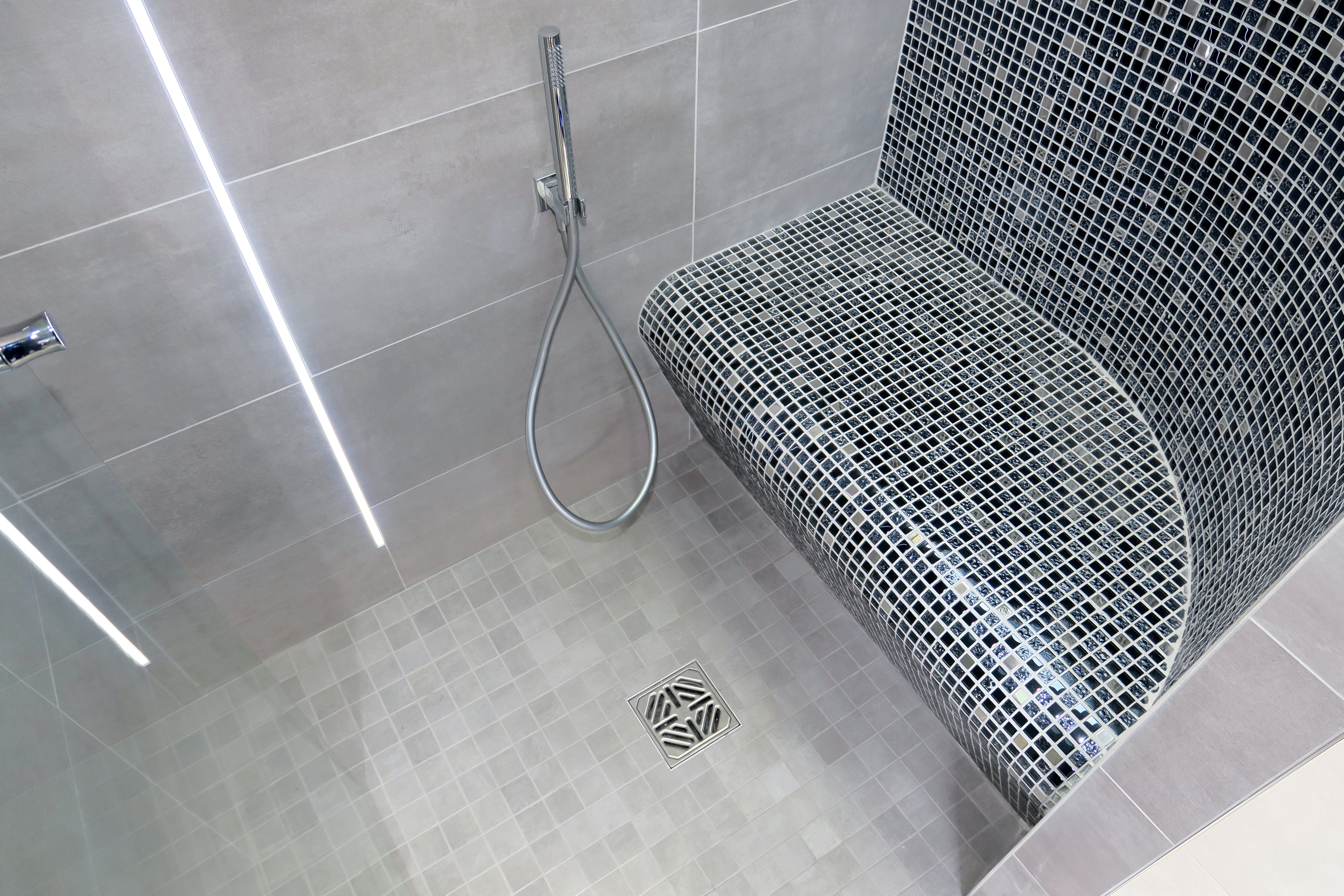 ProWarm™ Wetroom Shower Tray (Square Centre Drain)